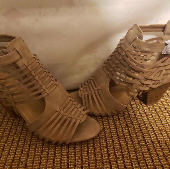 NEW Tan Caged Heeled Sandals - Picture 4 of 6